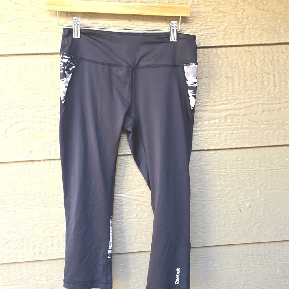 reebok camo accent black capri leggings S
